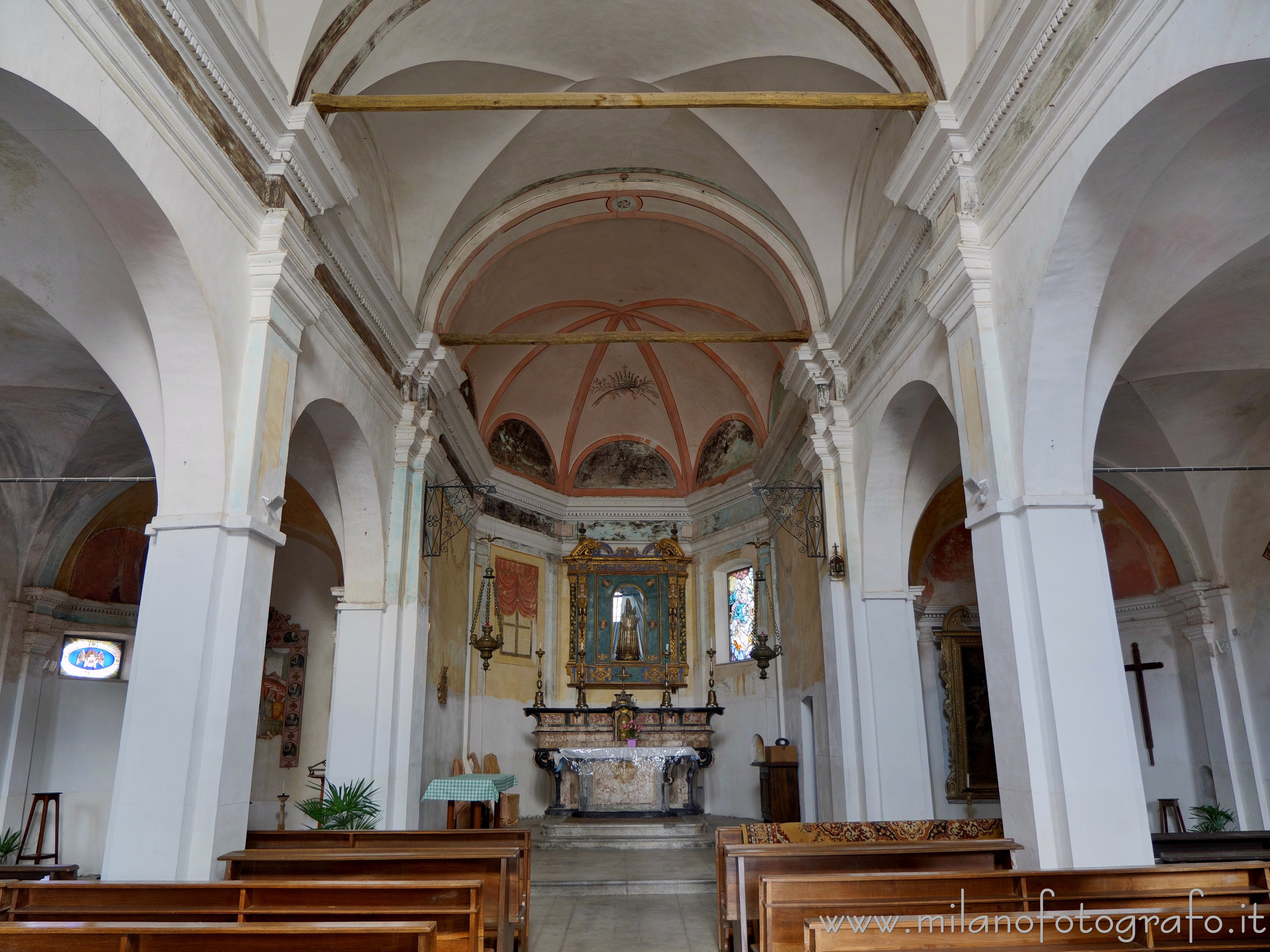 Sandigliano (Biella) - Interno della Chiesa di Santa Maria delle Grazie del Barazzone - Foto a piena risoluzione